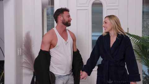 Lily LaBeau recibe a su hombre con ganas de hacer un porno casero