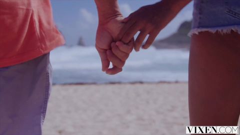 Espagnol en vacances se fait suce par une métisse à la plage